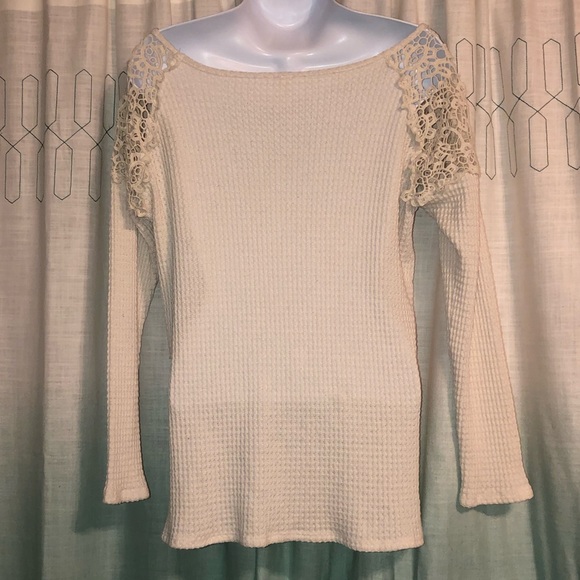 Vanilla Bay Natural Textured Top Crochet Shoulders - Picture 4 of 9